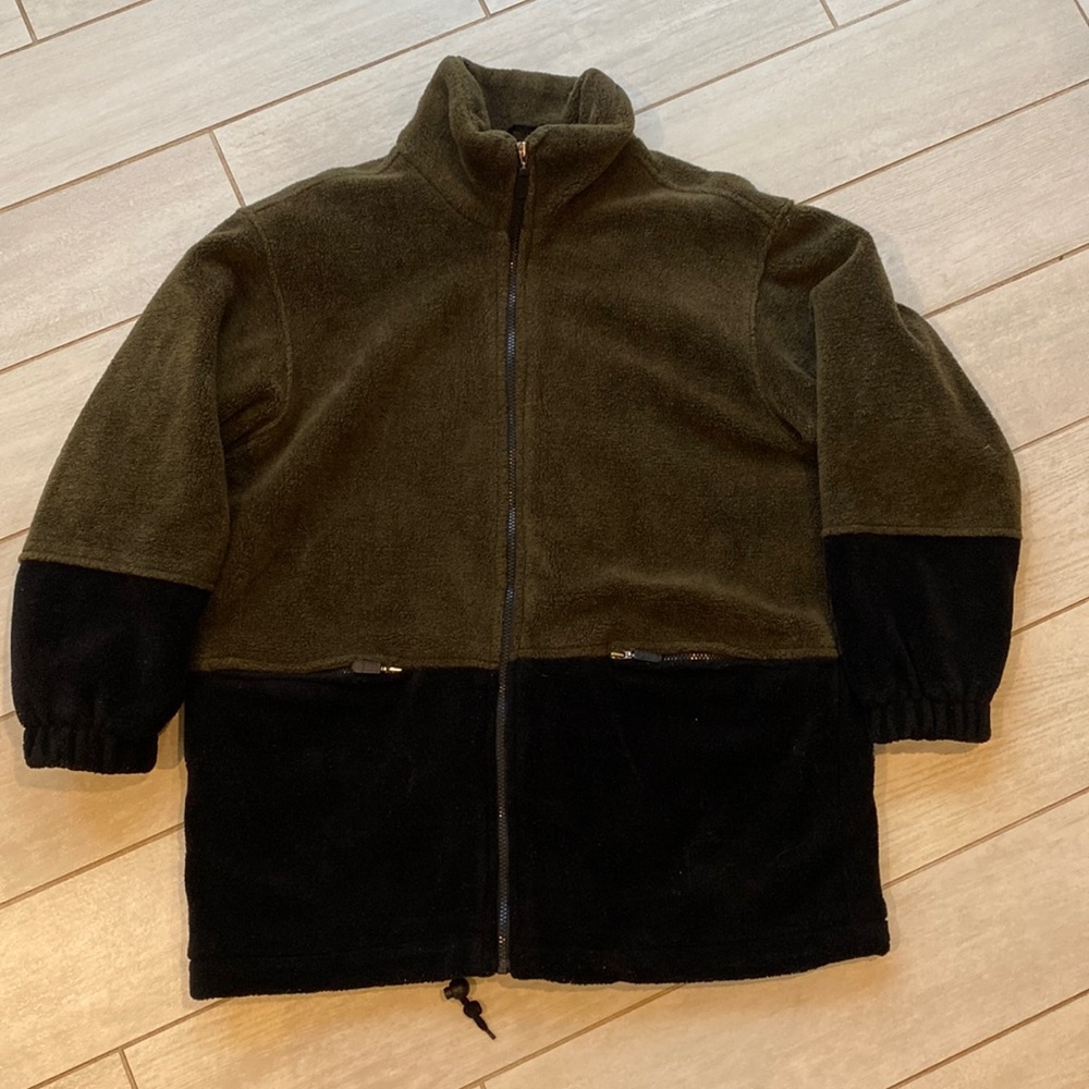 Women’s basic Edition fleece jacket. Size M, but fits more like a L.